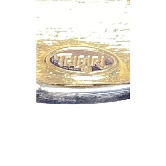 Signed Trifari Goldtone Black Arrow Brooch Pin Art - Picture 7 of 7